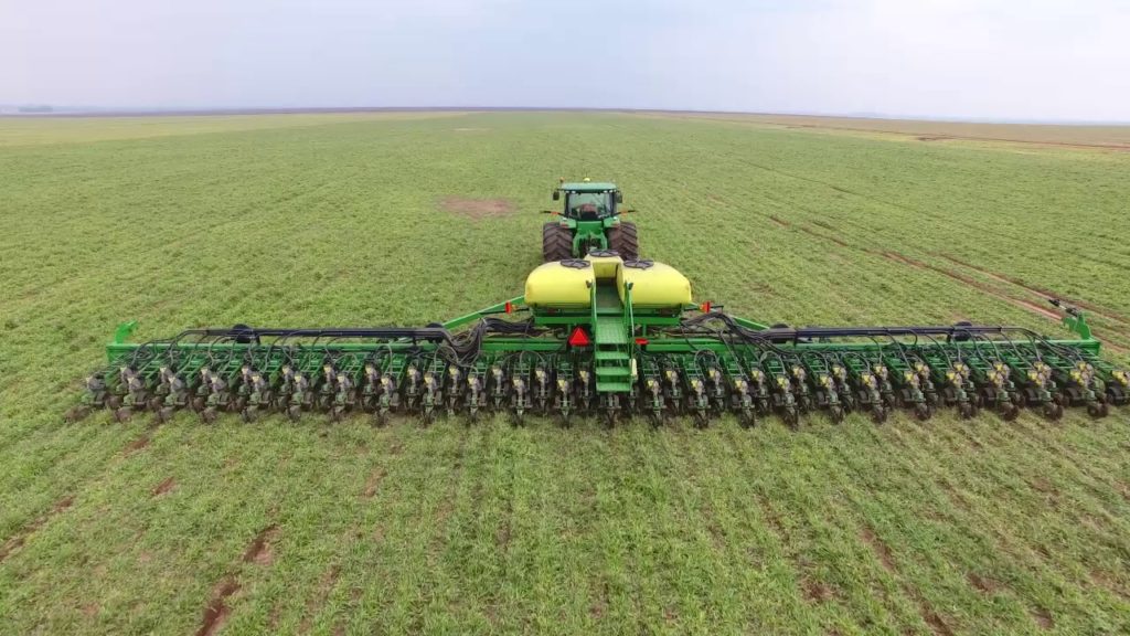 Semeadura plantio de soja paraná